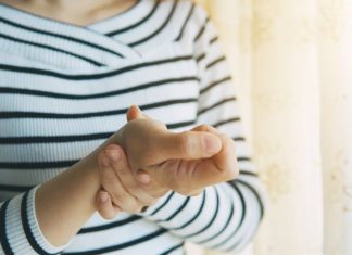 Lump in the wrist: why the ganglion or synovial cyst appears and its natural treatment Lump in the wrist why the ganglion or synovial cyst appears and its natural treatment