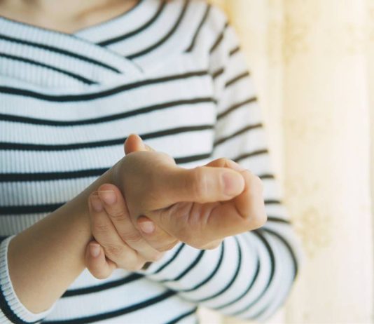 Lump in the wrist: why the ganglion or synovial cyst appears and its natural treatment Lump in the wrist why the ganglion or synovial cyst appears and its natural treatment