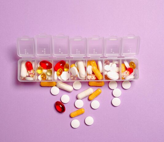 What’s the Difference Between Capsules and Tablets? photo medication pills on white plastic container