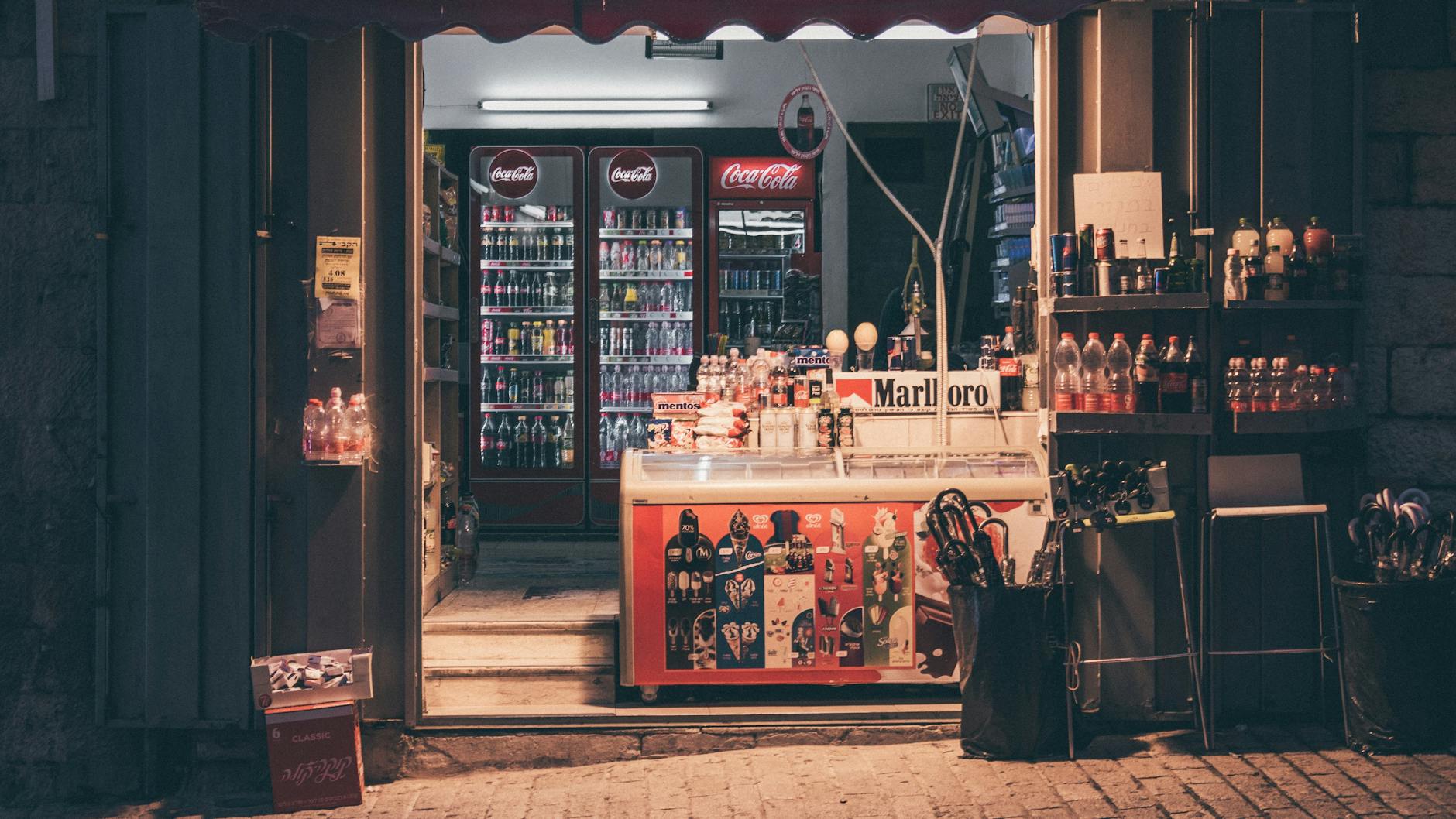 photo of a convenience store