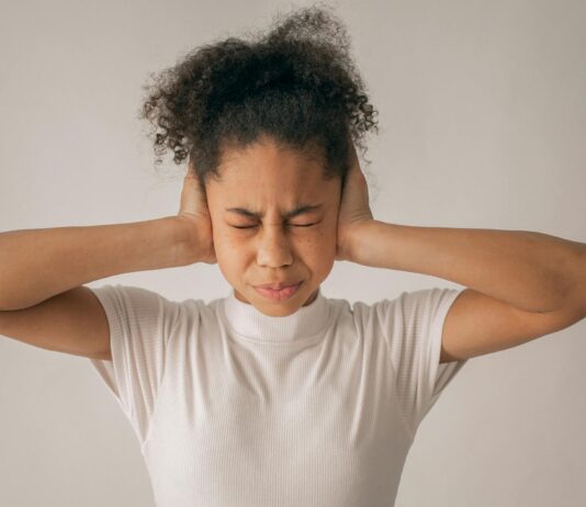 How to Relieve Ear Pressure stressed black girl covering ears